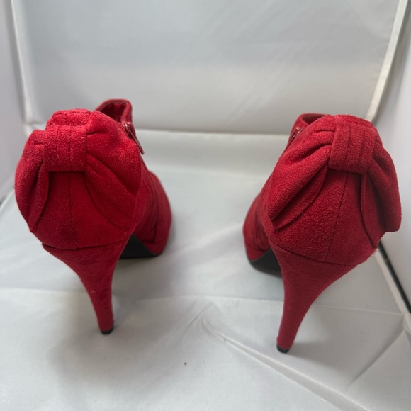 Vibrant Red Heels with Suede Finish - Picture 5 of 9